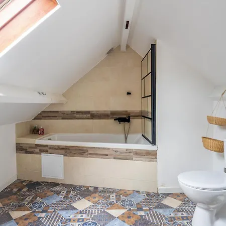 4 Bedroom In *