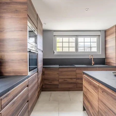 4 Bedroom In *