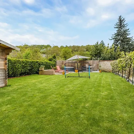 4 Bedroom In Holiday home Amblainville